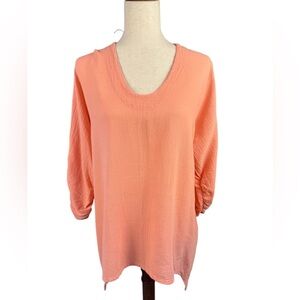 Oh my gauze women’s sharkbite hem top with cinched sleeves size M